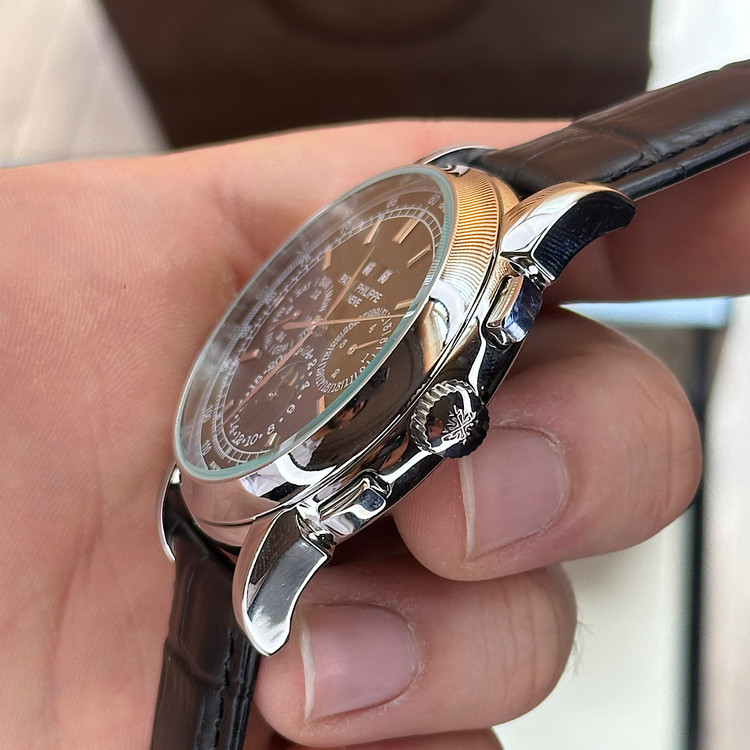 ساعت جذاب اتوماتیک