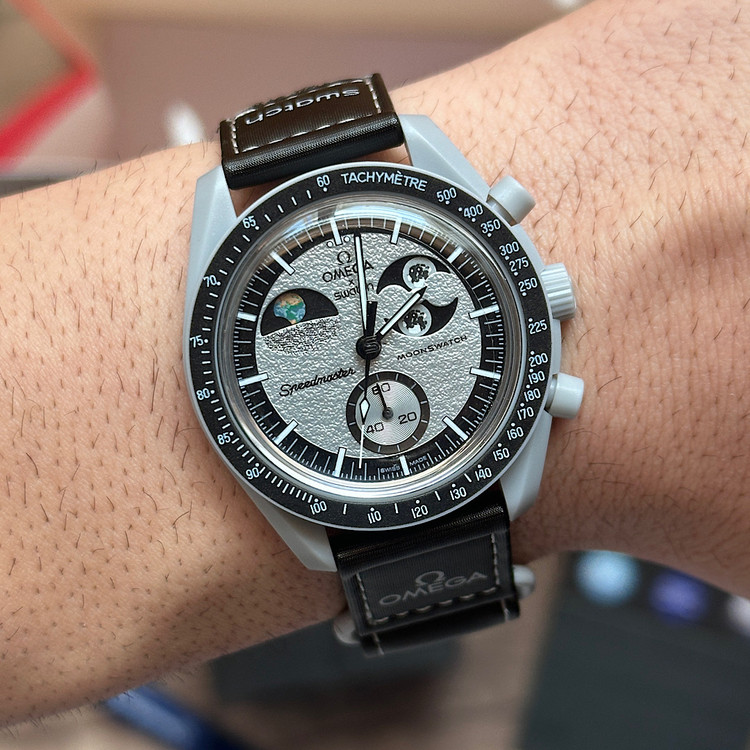 خرید امگا مون سواچ