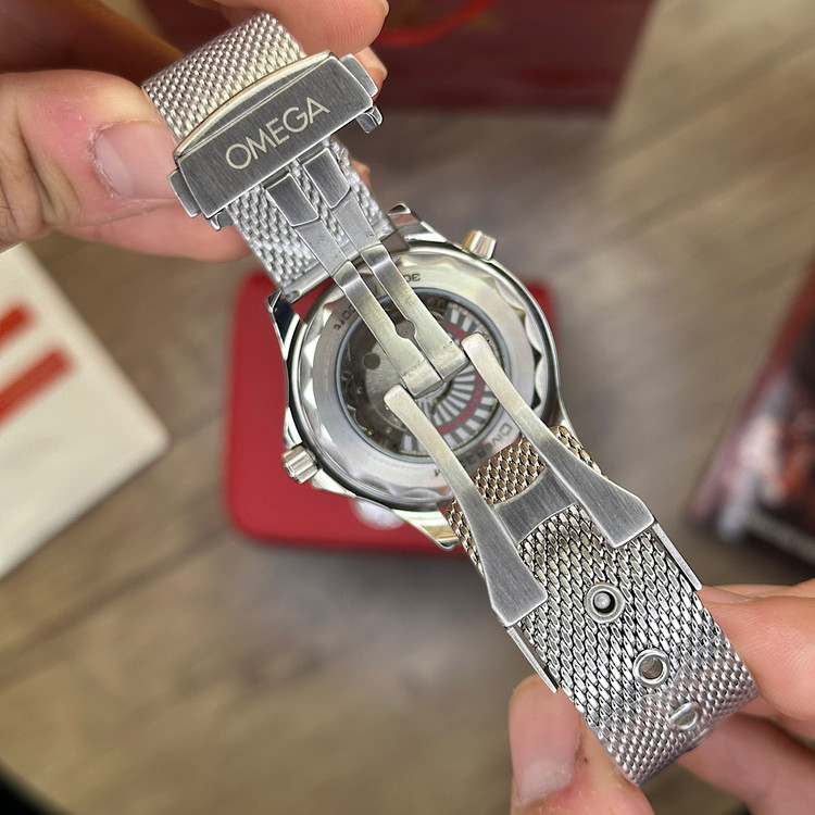 امگا جیمزباند اتوماتیک