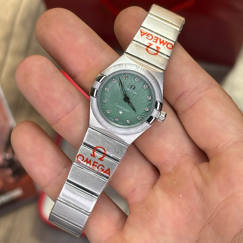 ساعت زنانه امگا مدل کانسلیشن نیوفیس