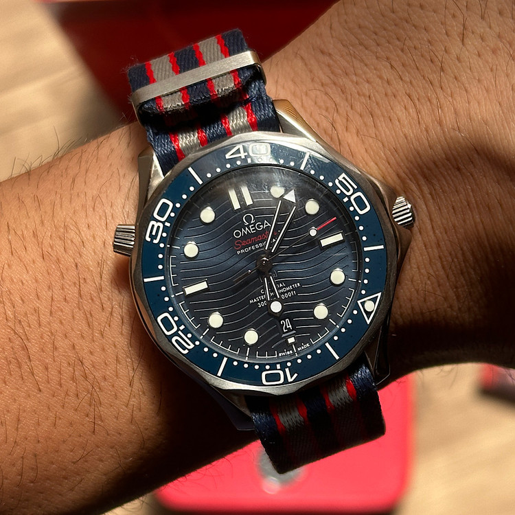 ساعت مردانه امگا مدل سیمستر ۰۰۷ اتوماتیک